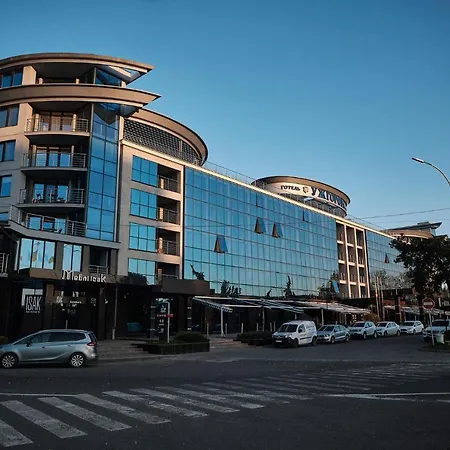 Hotel Uzhgorod 호텔 3*