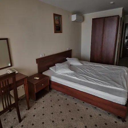 Hotel Uzhgorod 우주고로트