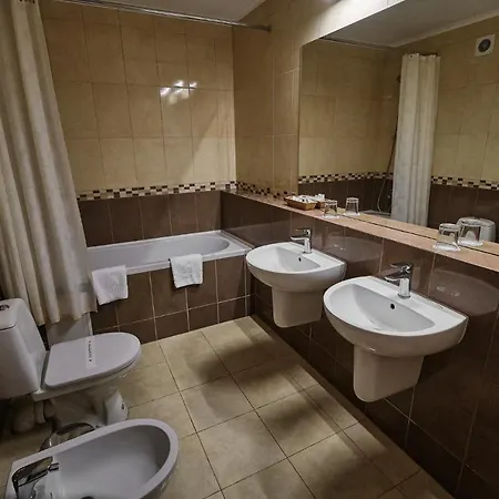 Hotel Uzhgorod אוזהורוד