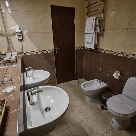 מלון Hotel Uzhgorod אוזהורוד