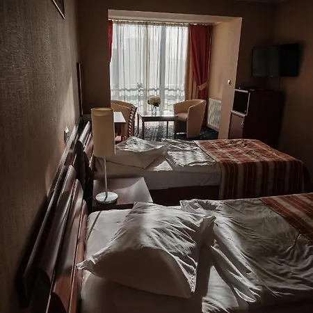 מלון Hotel Uzhgorod