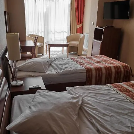 호텔 Hotel Uzhgorod 3*