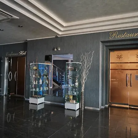 Hotel Uzhgorod מלון