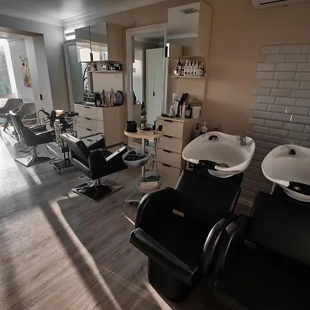 Hotel Uzhgorod 우주고로트